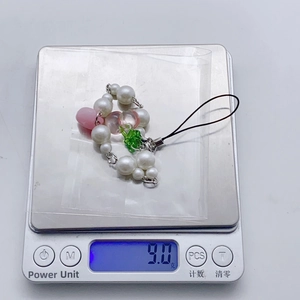 Charme perlé Y2K cerise et cœur avec perles, design léger pesant seulement 9 grammes