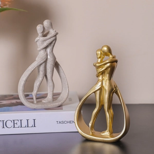 Statue di coppia astratte in beige e oro per matrimonio e decorazione della casa