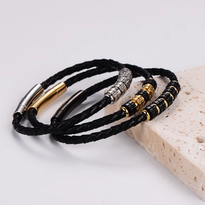 Juego de tres pulseras de cuero trenzado para hombre con cierres de acero inoxidable