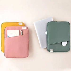 Custodie imbottite per laptop in giallo rosa e verde con tasca esterna funzionale