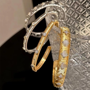 French Luxury Brushed Zirconia Bangle Elegant Palace Style Gold Plated Copper Bracelet Jewelry Gift For Women Fashion Accessory