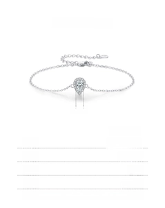 Détail macro du bracelet en argent 925 avec zircons en forme de goutte d'eau