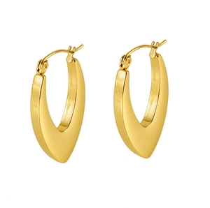 Détail des boucles d'oreilles créoles en U en acier inoxydable plaqué or 18 carats poli