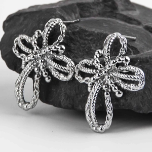 Silver textured woven flower stud earrings with S925 needles on a black stone base