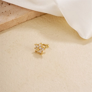 Elegante polsino per orecchio a fiore dorato con zirconi e design a stella vintage