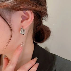 Minimalist silver U-shaped geometric metal hoop earrings for women shown on model