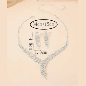 Detailed view of silver rhinestone jewelry set with precise size measurements in cm