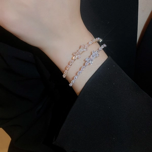 Luxurious bow open circle bracelet with sparkling zircons in rose gold and silver