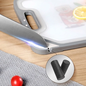 Double-sided cutting board with built-in quartz sharpener for vegetables and fruits