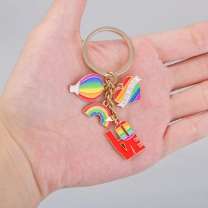 Porte-clés de fierté arc-en-ciel LGBT avec cœur en émail et ballon à air chaud coloré