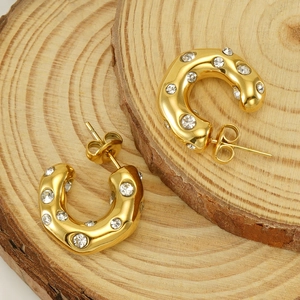 Elegant 18K gold-plated C-shaped stainless steel earrings with sparkling crystals