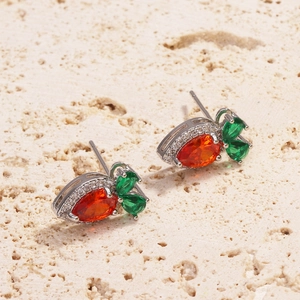 Cute carrot stud earrings with orange pear-shaped zircon and green crystal in gold plating