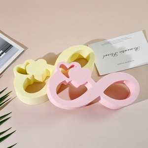Macro-opname van Infinity hart siliconen mal met matte afwerking voor vazen