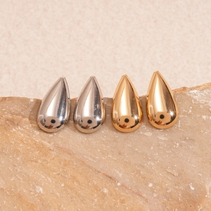 Parure de bijoux trois pièces en forme de goutte en or et argent sur pierre