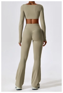 Détails de l'ensemble de yoga taille haute avec effet push-up et jambe évasée