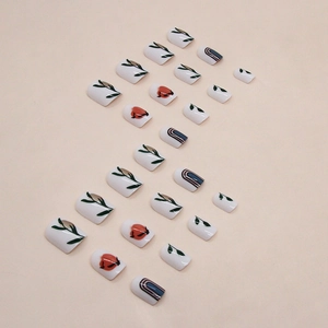 Faux ongles carrés pour femmes avec motifs floraux et rayures arc-en-ciel colorées