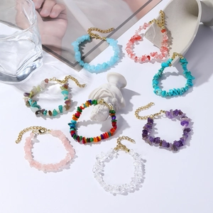 Bohemian natural crushed stone elastic bracelets in various colors with gold clasps