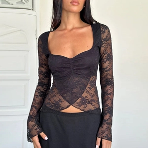 Sexy schwarzes Langarm-Spitzenoberteil mit U-Ausschnitt und floraler Textur in Slim Fit