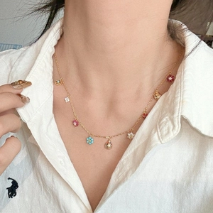 Colorful Flower And Ladybug Pendant Necklace Copper Zircon Inlaid Dainty Clavicle Chain Jewelry For Women Gold Plated