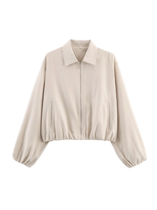 Détails de la veste matelassée beige avec fermeture éclair, col et poignets élastiques
