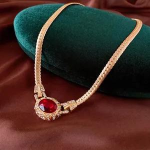 Vintage goldene Schlangenkette mit großem rotem ovalem Edelstein und Diamanten