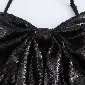 Top sexy à paillettes noires avec un grand nœud 3D et une texture scintillante