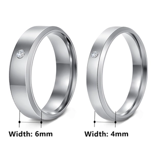 Anelli di coppia in acciaio inossidabile argento con zircone, larghezza 6mm e 4mm