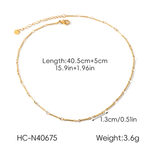 Détail du collier à maillons dorés avec chaîne d'extension et spécifications