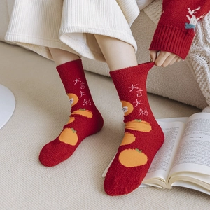 Chaussettes épaisses en polaire corail rouge avec motifs orange et texte festif