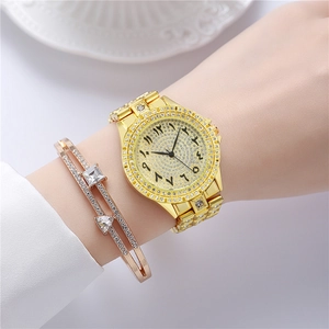 Elegantes Set aus goldener Quarzuhr mit Strass und geometrischem Armband für Damen