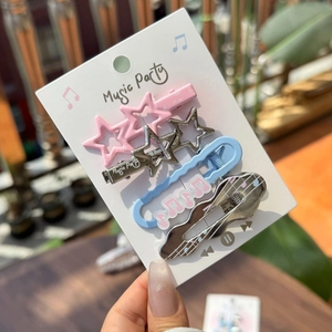 Lot de 4 pinces à cheveux musique avec étoiles roses et violon argenté sur carte