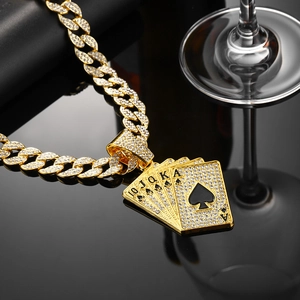 Collier Cuban Link doré avec pendentif cartes de poker serti de strass brillants