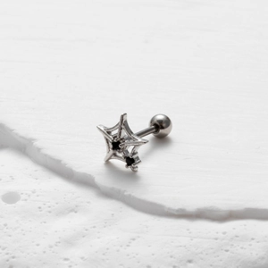 Macro di orecchini a ragnatela in argento con zirconi neri e chiusura a vite