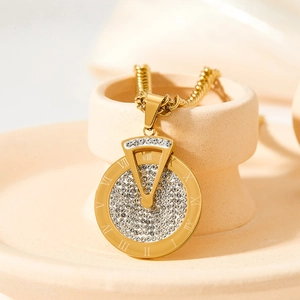 Sautoir doré pour pull avec pendentif rotatif, chiffres romains et cristaux brillants