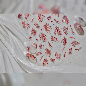 Dettaglio degli adesivi per unghie MS-361 con motivi a fuochi d'artificio rossi e glitter argento