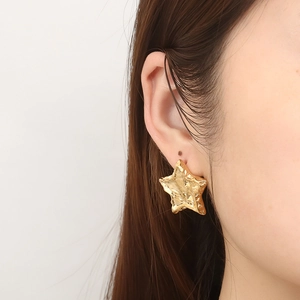 Retro 18K gold-plated stainless steel star earrings with irregular hammered texture
