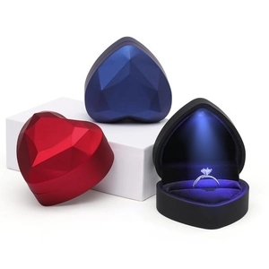 Scatola per anelli LED a cuore rossa blu e nera con fodera in velluto e supporto