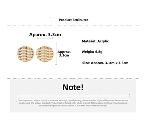 Detail view of 3.3cm gold acrylic wavy geometric round earrings with 6.8g weight