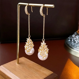 Boucles Oreilles Pendantes Künstliche Perles Gland Long Or Plaqué Cuivre Zircon Français Élégant Luxe Niche Accessoire Femmes