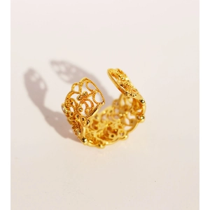Vintage palace style lace pattern gold ring with hollow design on white background