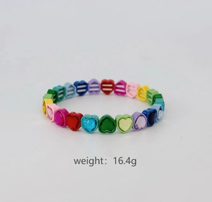 Vista detallada de la pulsera elástica de cristal con corazón macaron, 16,4 g.