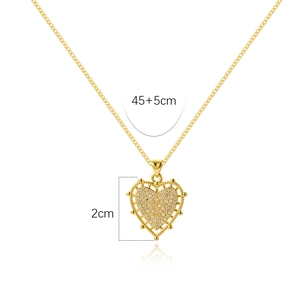 Detail der goldenen Herzkette mit weißen Zirkonia-Steinen und 45cm Kettenlänge