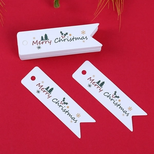 Etichette regalo di Natale in carta bianca con stampa Merry Christmas e motivi festivi