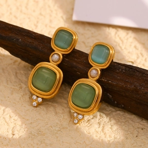 Boucles D'oreilles Puces Carrées Pierre Oeil De Chat Vert Style Français Vintage Acier Inoxydable Plaqué Or Avec Faux Künstliche Perle Femmes