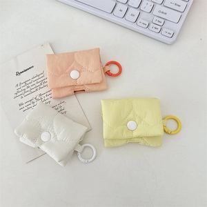 Custodie protettive in tessuto trapuntato per AirPods in rosa verde e bianco