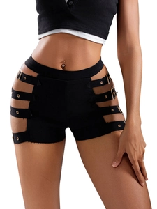Detail von schwarzen High-Waist-Shorts mit seitlichem Cut-out und goldenen Schnallen