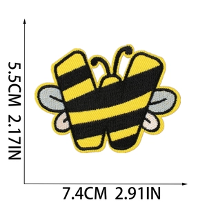 Detail view of bee-themed letter W embroidery patch with dimensions 7.4x5.5cm