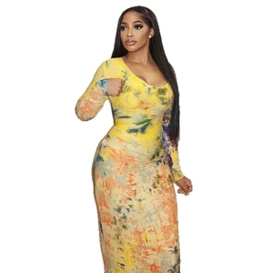 Robe moulante vintage à imprimé tie-dye avec col rond et manches longues élégantes