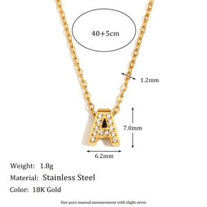 Collana in acciaio inossidabile placcato oro 18K con ciondolo a lettera A in zircone