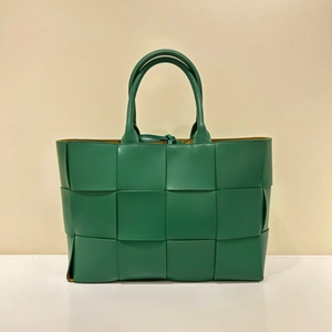 Handmade green woven leather tote bag with a minimalist large capacity summer style